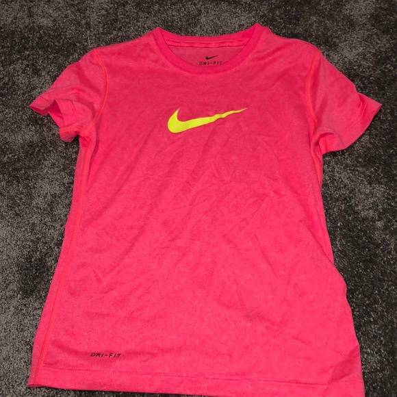 ✨pink nike tee✨ - Picture 1 of 4